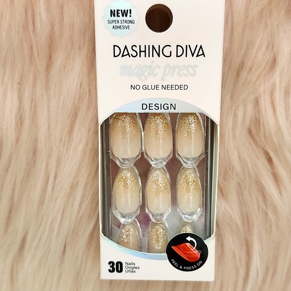 Brand New DASHING DIVA MAGIC PRESS FALSE NAILS-M